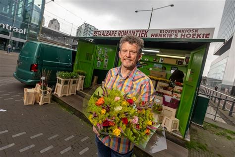 Henk voor onze locatie bij Den Haag Centraal